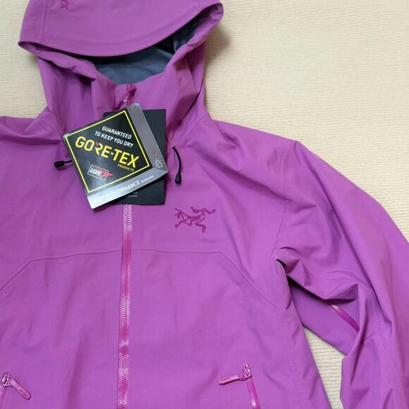Arc'teryx rose pink windbreaker, unisex, comfortable and durable. - Picture 2 of 9